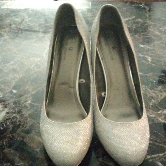 Silver Worthington high heels - Picture 1 of 7